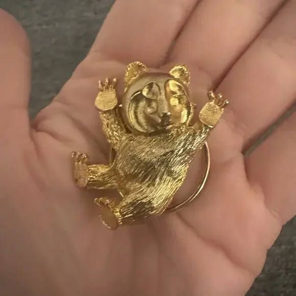 E1-2433 VINTAGE BROOCH GOLD TONE PIN 1.75" ANIMAL BEAR - Picture 1 of 2